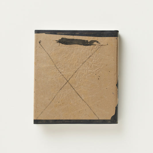 Boiseries, papiers, cartons et collages